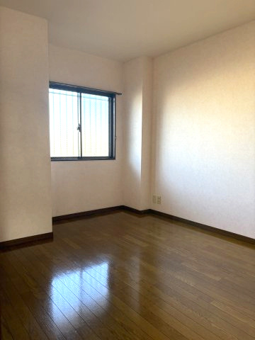 ウメジュネスの洋室