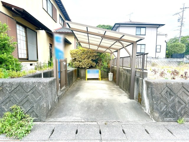 中古 戸建ての駐車場