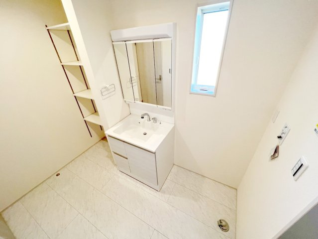 焼津市利右衛門　2期　新築戸建の独立洗面台|高級感のあるハイグレードタイプの洗面台！洗顔もシャンプーもラクラク！