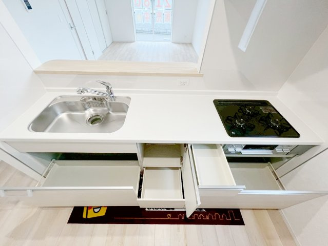 吉田町住吉　第12のキッチン|大容量のスライド収納、浄水器付シャワー水栓！
