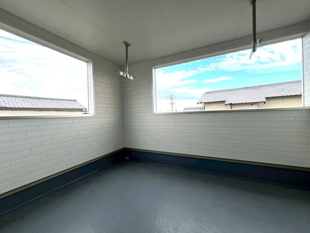 吉田町住吉　第12のバルコニー|広々としたバルコニーで洗濯物もお布団もたくさん干せます
