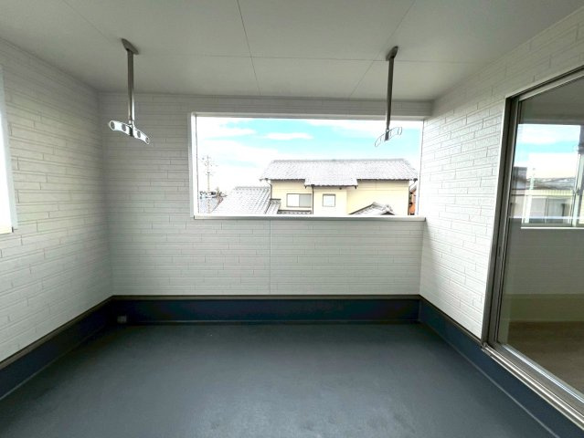 吉田町住吉　第12のバルコニー|インナーバルコニーは半屋内の空間なので天候に左右されず洗濯物を干すことが出来きます♪
