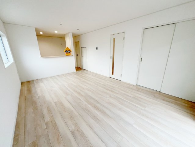 吉田町住吉　第12の居間・リビング|広々としたリビングは、陽当たりがよく、自然と家族が集まる空間になります。
