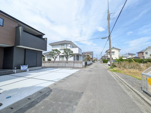 吉田町住吉10期　新築戸建の前面道路含む現地写真