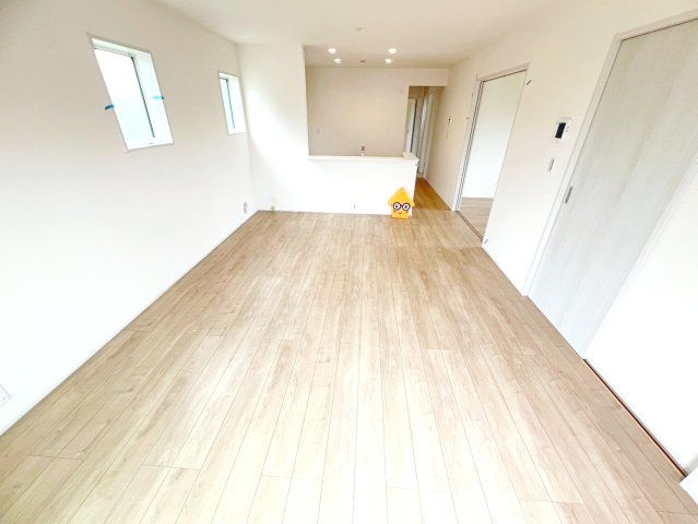 焼津市高新田　新築戸建　全３棟の居間・リビング|【1号棟】2026年7月初旬撮影