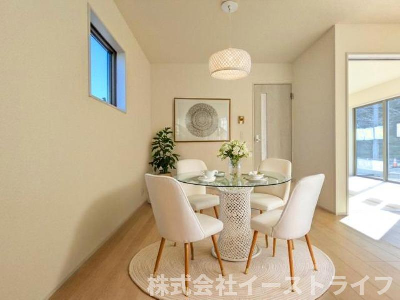【新築戸建】　いわき市勿来町関田西2丁目1期　全2棟　長期優良住宅のダイニング|2号棟のダイニングに家具を配置したイメージ画像です
本画像はCGで作成しており、実際に現地に 家具は置かれておりません。また、価格に 家具は含まれておりません。