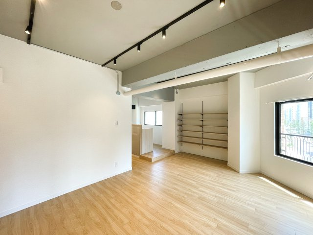 財形丸の内マンションの居間・リビング|おしゃれなリビングです