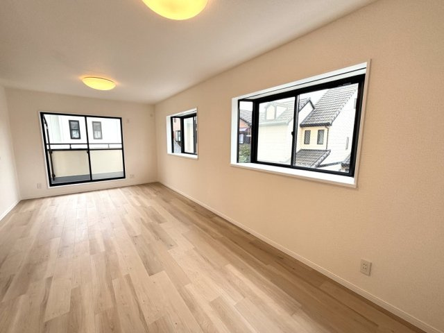 一宮市和光二丁目戸建の居間・リビング|ゆったりとした居間です