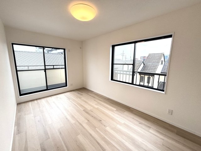 一宮市和光二丁目戸建の洋室|使い勝手のいい洋室です