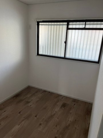 ホワイトキャッスル植田Ⅲの洋室|落ち着いた色調の洋室です