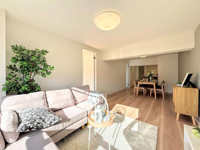 戸塚サニーフラットのその他|［モデルハウス］◆家族で食卓を囲むダイニングスペースと、ソファでゆったりくつろぐリビングスペースがしっかり区切られているので家具の配置や用途を使いわけしやすいです。
