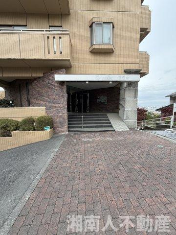 共立城山マンション鐘の台のエントランス|ゆとりのあるエントランスです