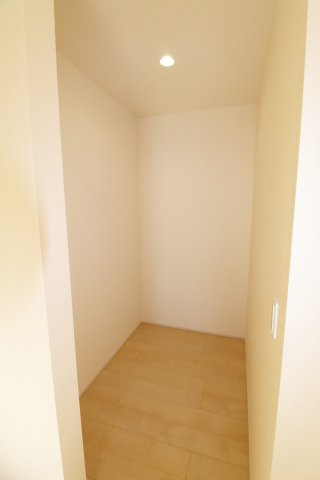 田村市船引町船引字扇田　　　1号棟　　　船引小学校、船引中学区　の収納|キッチン横の広々パントリー♪