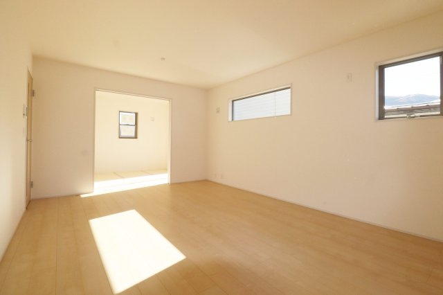 田村市船引町船引字扇田　　　1号棟　　　船引小学校、船引中学区　の居間・リビング