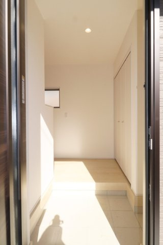 田村市船引町船引字扇田　　　1号棟　　　船引小学校、船引中学区　の玄関