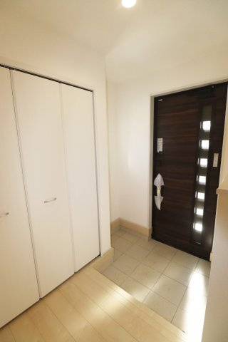 田村市船引町船引字扇田　　　1号棟　　　船引小学校、船引中学区　の玄関