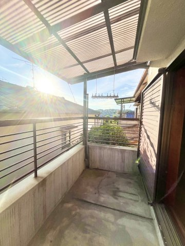 川西市下財町［中古戸建］のバルコニー