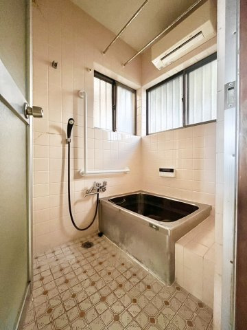 川西市下財町［中古戸建］の浴室