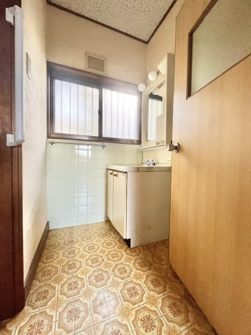 川西市下財町［中古戸建］の洗面所