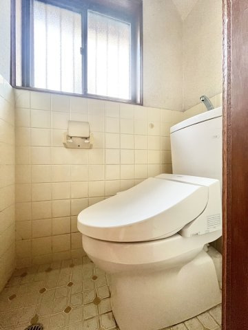 川西市下財町［中古戸建］のトイレ