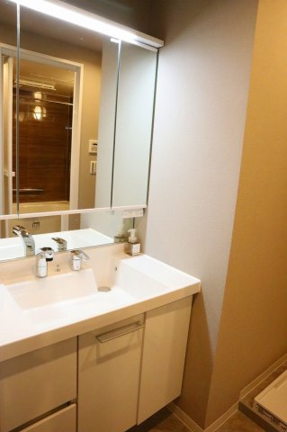 サーパス佐古六番町の独立洗面台