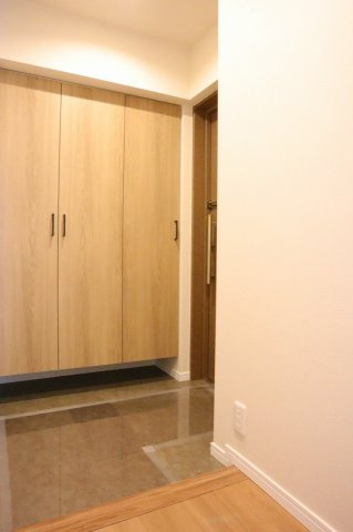 サーパス佐古六番町の玄関