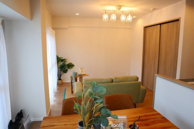 サーパス佐古六番町の居間・リビング