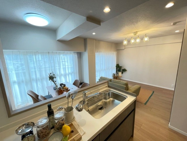 サーパス佐古六番町の居間・リビング