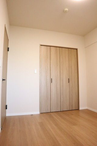 サーパス佐古六番町の洋室|洋室6.0帖のクローゼット