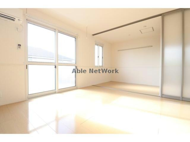 ラヴェスト・コートAの居間・リビング|11.4帖のLDKです！