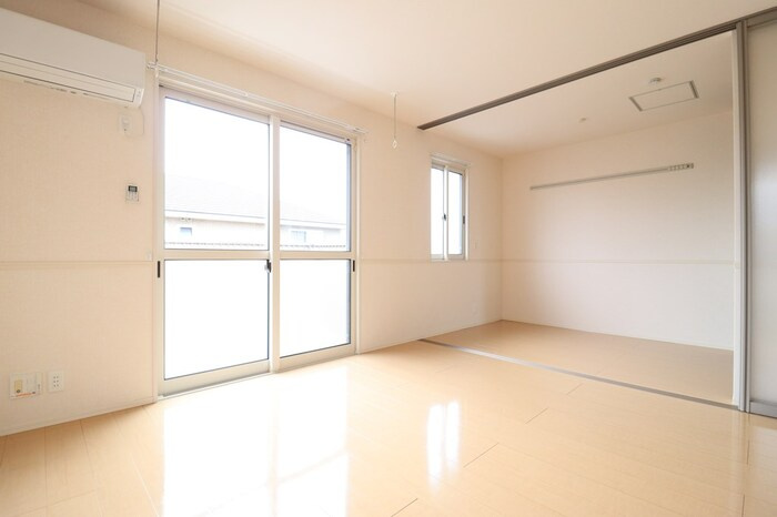 ラヴェスト・コートAの居間・リビング|広々使える間取り