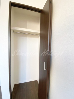 【収納】 | ベイルーム県立大学Ⅱ | ポール・収納棚付きで使い勝手の良いクローゼット！