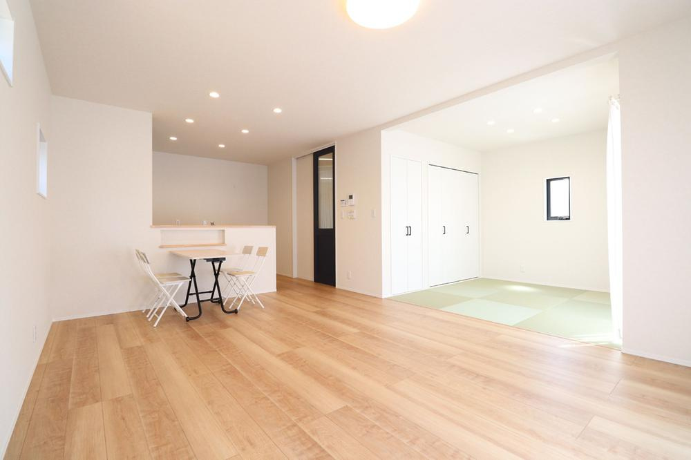 LAVIE保免上2501Aの居間・リビング