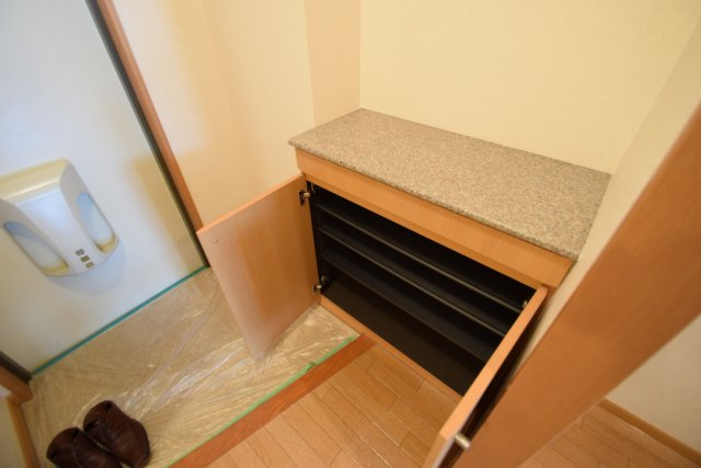 LEO伍拾伍番館の玄関|大容量のシューズボックスです。