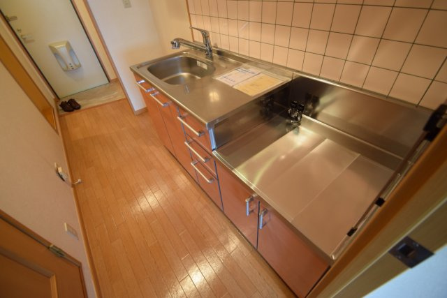 LEO伍拾伍番館の設備|キッチン別角度からです。