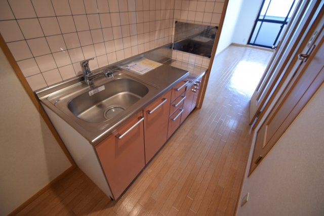 LEO伍拾伍番館のキッチン|大きなキッチンです。