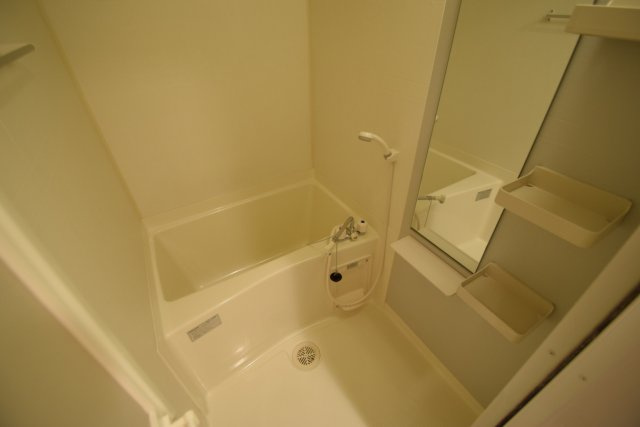 LEO伍拾伍番館の浴室|きれいなお風呂です。