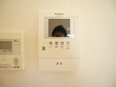 【セキュリティ】 | ヴィヴァーチェⅡ | 訪問者の確認ができるTVドアホン付きです♪