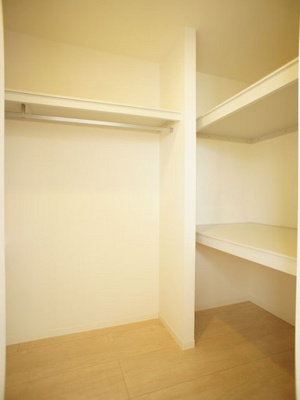 【収納】 | ヴィヴァーチェⅡ | ウォークインクロゼット付きでお部屋はスッキリ♪