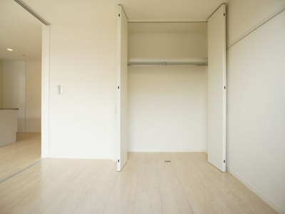 【寝室】 | ヴィヴァーチェⅡ | 清潔感のあるきれいな北側洋間です♪