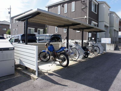 【その他共用部分】 | ヴィヴァーチェⅡ | 屋根付きの駐輪場があります♪