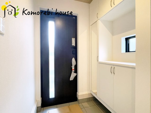 上尾市上　29期　新築一戸建て　グラファーレ　01の玄関|ゆったりとした玄関です