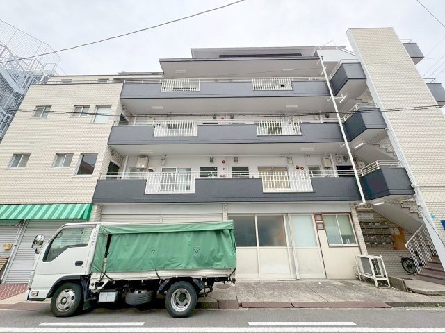 谷田十三マンションの外観