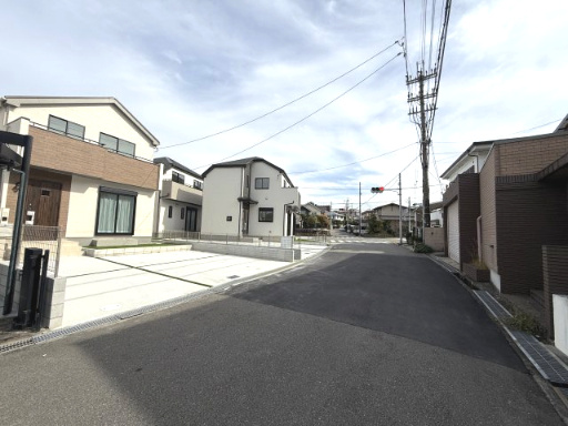 堺市南区高倉台　新築一戸建ての前面道路含む現地写真
