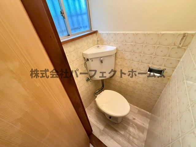 下神田町テラスハウス　賃貸のトイレ|ゆったりとした空間のトイレです