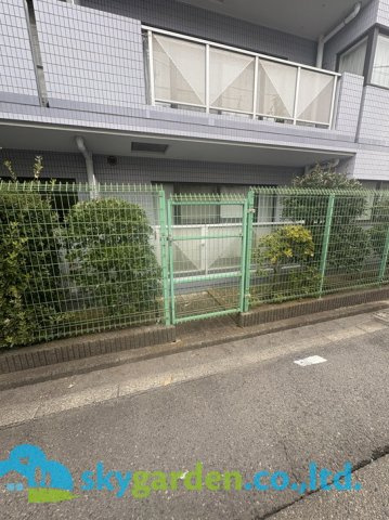 ヴィラヴェール藤沢のエントランス|ベランダから外へ出られて便利です