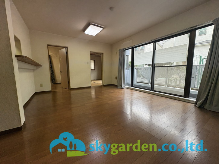 ヴィラヴェール藤沢の居間・リビング|南向きなので日がよく入ります。