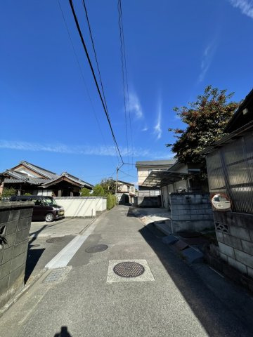 東雲町2丁目　売土地の前面道路含む現地写真