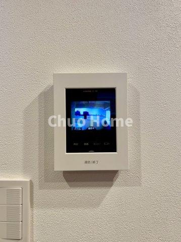 藤和門前仲町コープのセキュリティ|【モニターホン】誰が来たかすぐにわかるカラーモニター付きインターホン。通話ボタンを押すまでは室内の音は漏れていませんので相手を確かめてから応対できます。