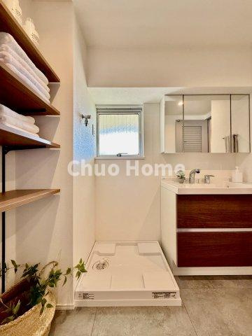 藤和門前仲町コープのランドリースペース|【ランドリースペース】担当者がスケールを持ち歩いておりますので、ご見学時には現在お使いの洗濯機などがきちんと収まるかなどもチェックして下さい。見学前に測っておくと非常に便利だと思います。